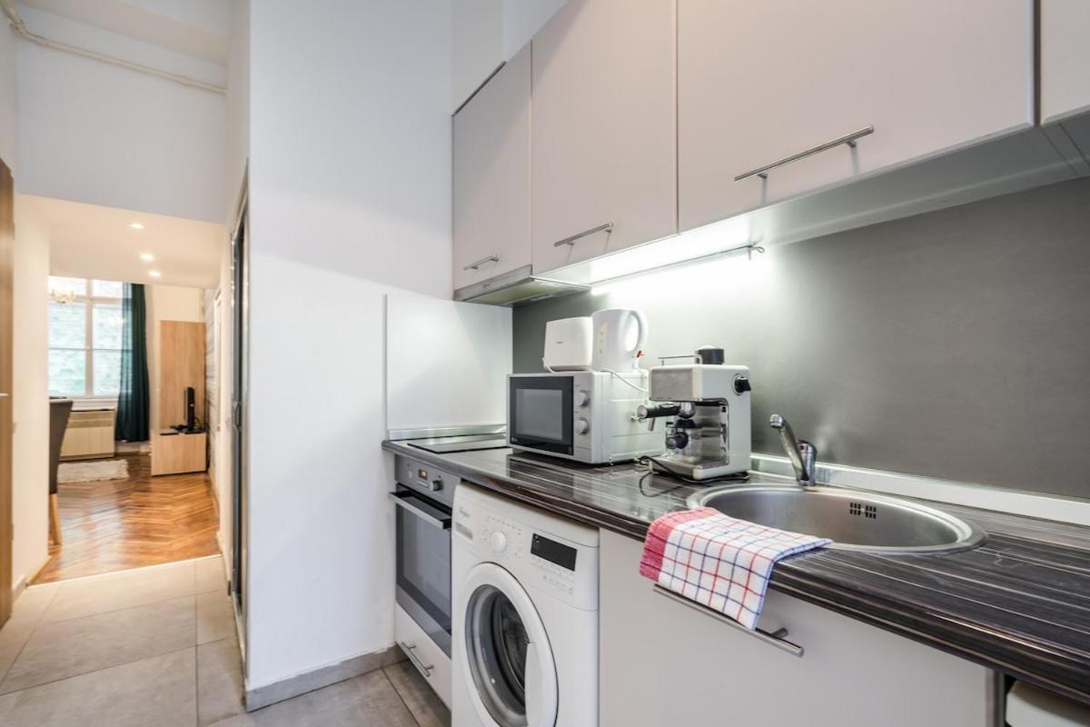 Robinia Downtown Apartmán *